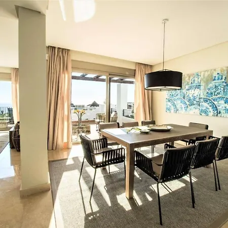3 Bdr Sea View Apartment *